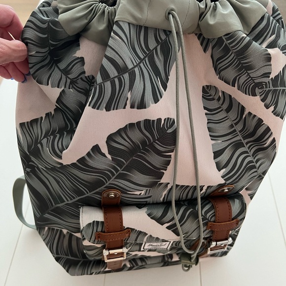 EUC Herschel Little America mid Volume Backpack, Palm Leaf - Picture 3 of 8